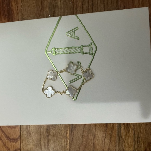 Elegant Gold and mother of pearl Clover Bracelet 925 - Picture 6 of 6